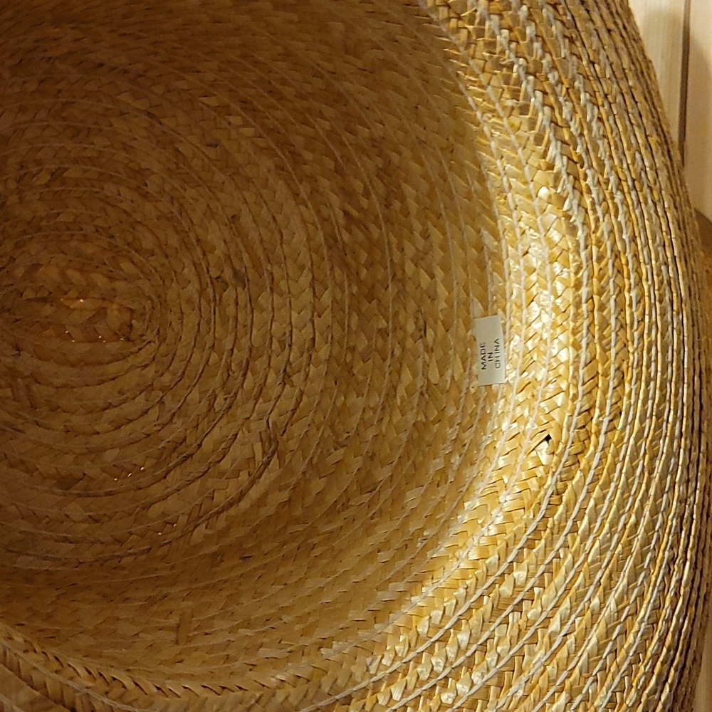 Straw hat. - Picture 3 of 5